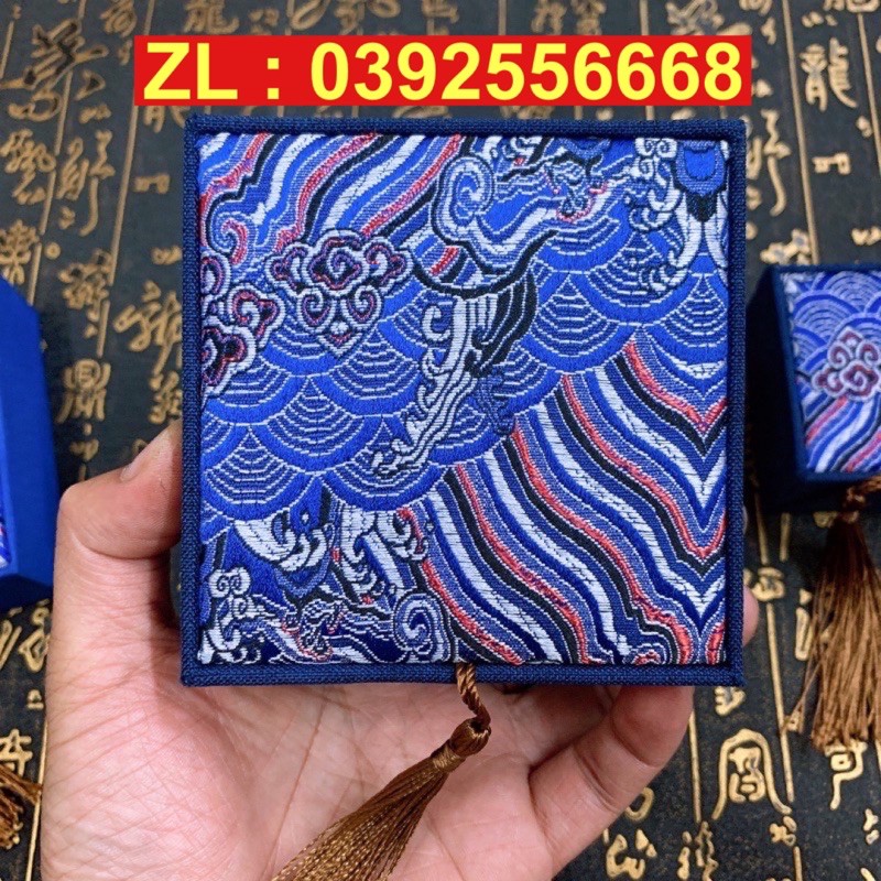 Hộp Gấm Thêu Xanh 10x10cm đựng vòng tay, đồ phong thuỷ