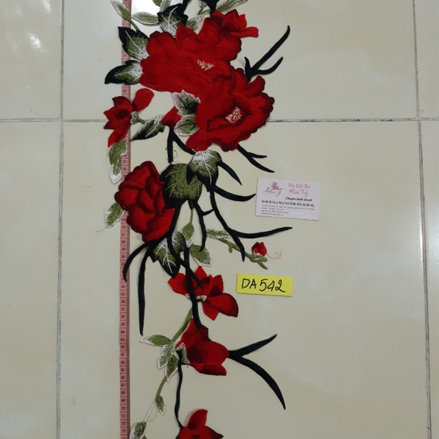 Hoa rơi 4 màu(khách kéo hình qua xem mẫu rõ hơn nhé)