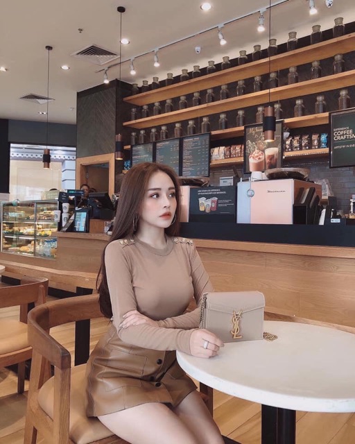 Áo thun ôm body dọc cúc vai