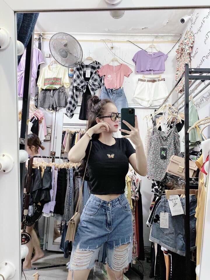 Áo croptop thêu bướm cổ tròn hàng đẹp