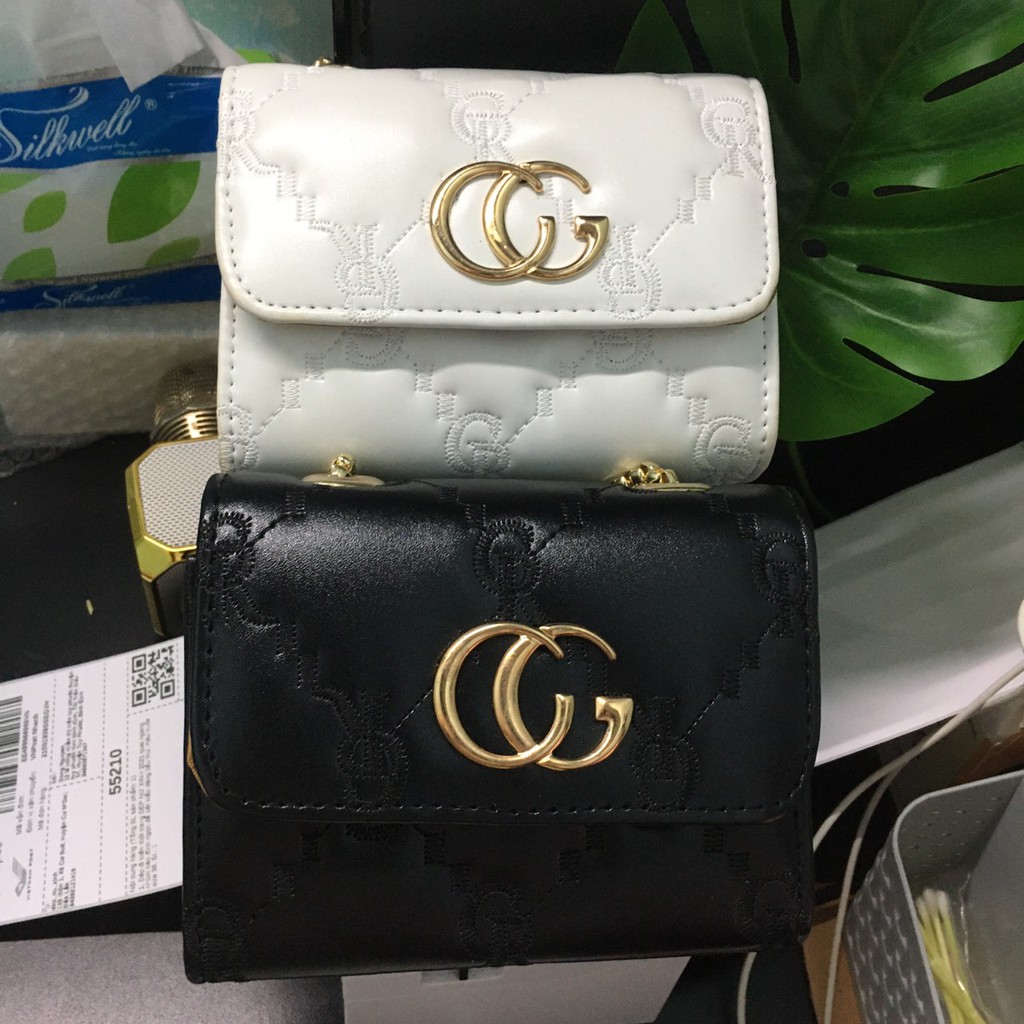 túi xách đeo chéo nữ dáng vuông mặt logo GG Gucci GC