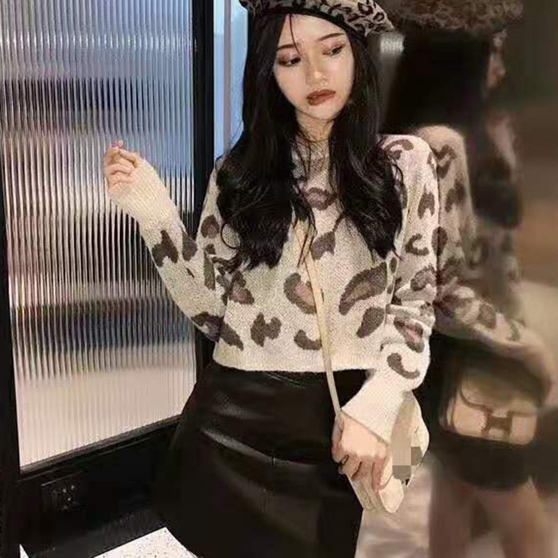 Áo thun tay dài cổ tròn hoạ tiết hoạt hình thiết kế ôm sát tôn dáng | BigBuy360 - bigbuy360.vn