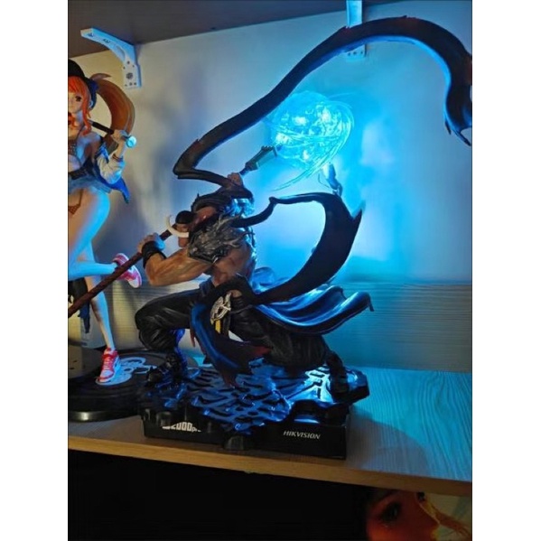 🔥Hàng mới🔥 Mô hình Râu Trắng kèm hiệu ứng led tư thế chiến đấu cao 30cm siêu đẹp , hàng chất lượng cao