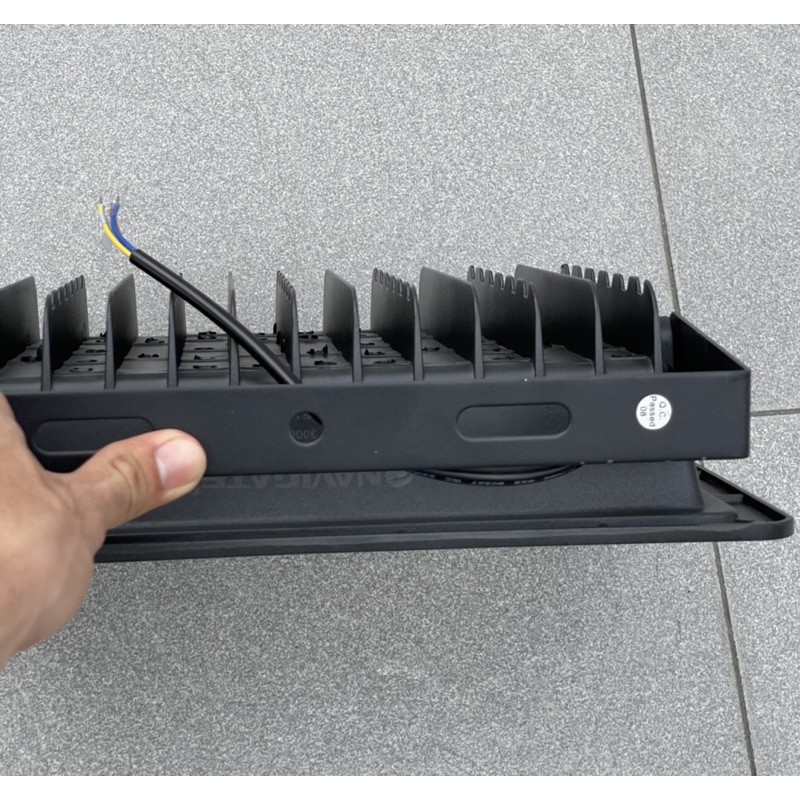 Đèn pha led 200W ánh sáng vàng chuyên công trình ngoài trời, trang trí sân vườn, bảng hiệu vỏ nhôm dày chống nước ip65