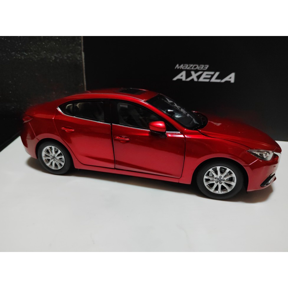 Mô hình xe Mazda 3 tỉ lệ 1:18