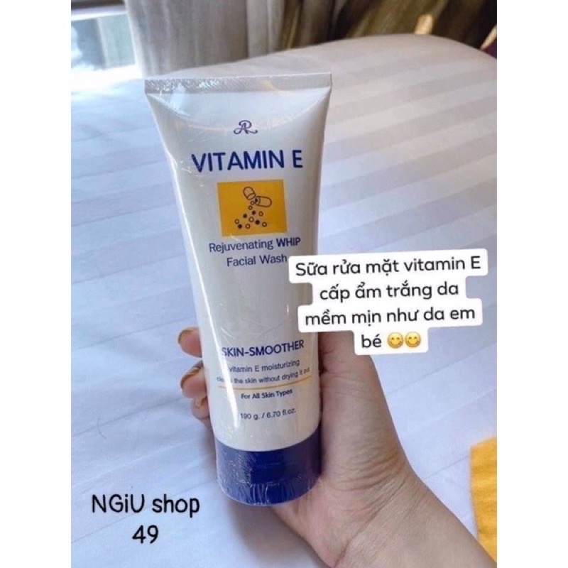 Sữa rửa mặt Vitamin E Thái