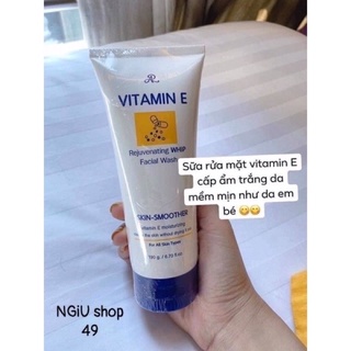 Sữa rửa mặt Vitamin E Thái