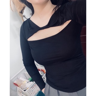 Áo cutout ngực chất thun đanh mịn