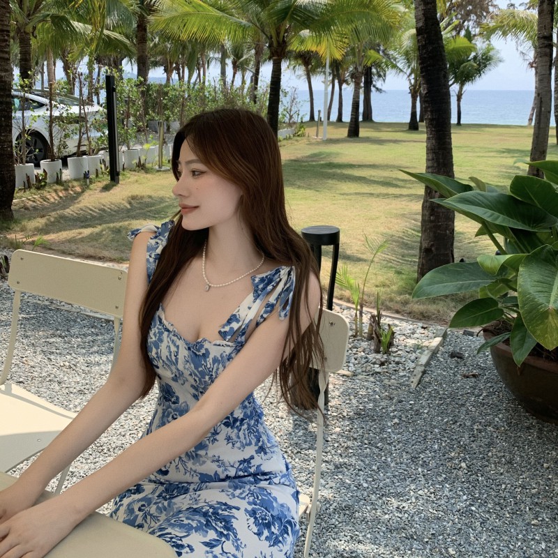 Đầm Chiffon Hai Dây Đuôi Cá Họa Tiết Gốm Sứ Trắng Xanh Phong Cách Hàn Quốc | BigBuy360 - bigbuy360.vn