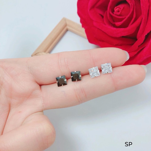 Bông tai nụ đá vuông bạc ta