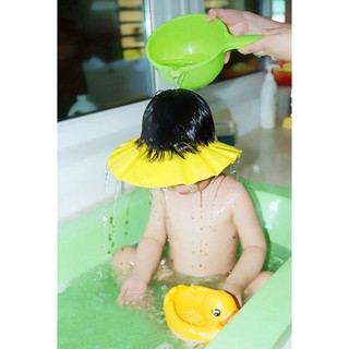 Mũ gội đầu bịt tai, chăn nước cho bé