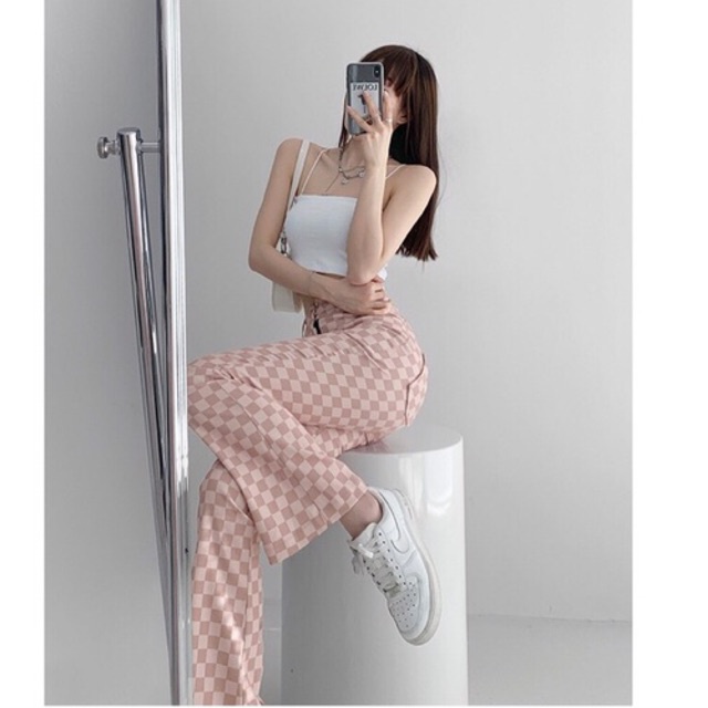 Quần ống loe màu kẻ caro hồng cá tính