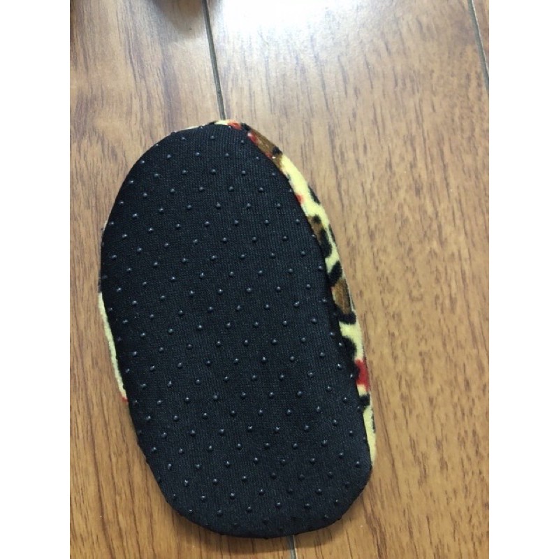 Hài lót nỉ siêu ấm và  chống trơn cho bé đi trong nhà