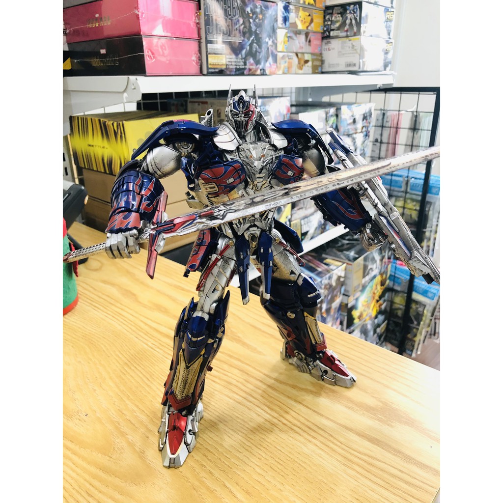 Mô hình Transformers Toyworld Optimus Knight F01 Transformer