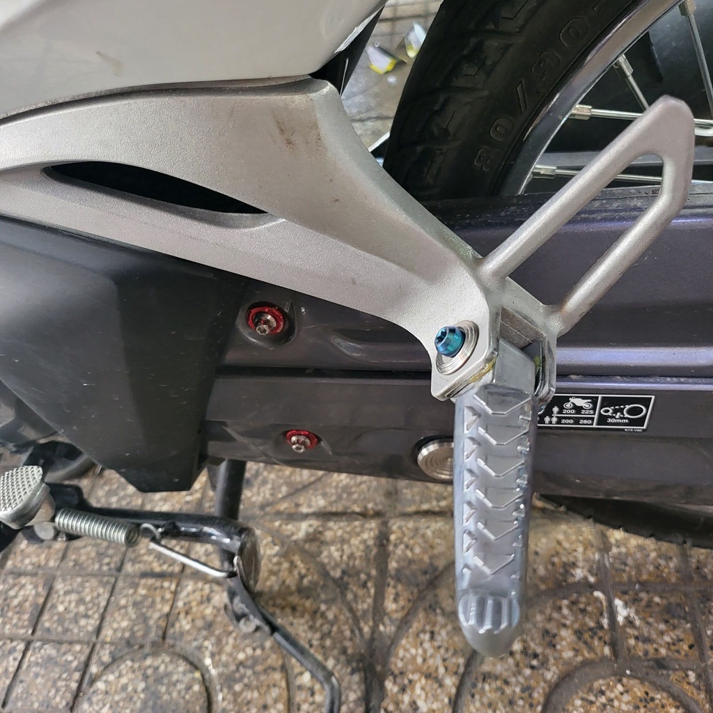 Gác chân Takegawa Wave, Sirius, Ex 150, Vario, Ex 135, Dream, Vision, Future, Ducati nhôm nguyên khối để chân sau xe máy
