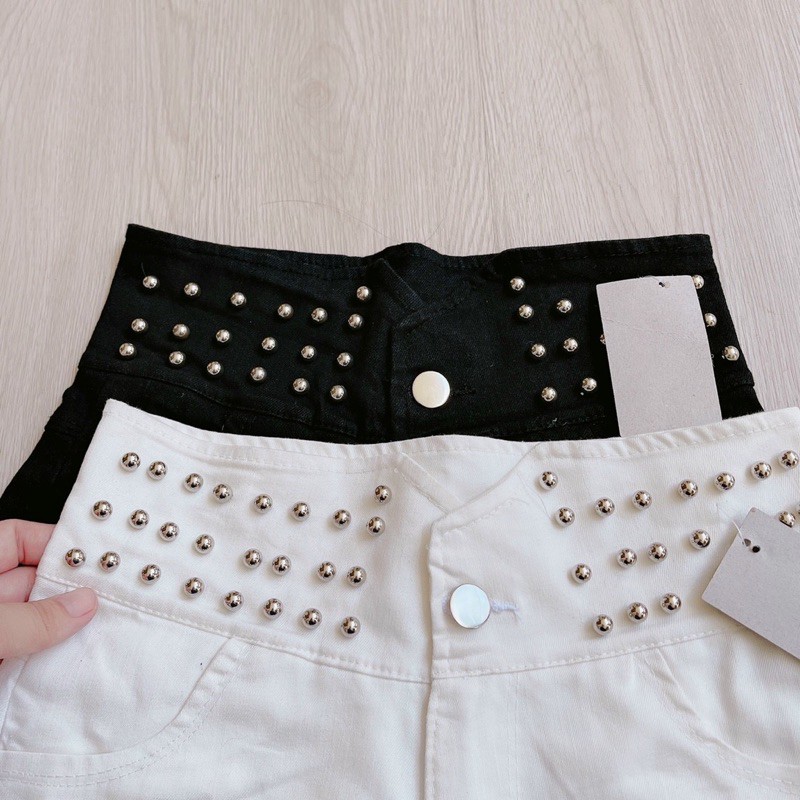 Quần shorts đùi kaki đính cườm phối dây xích -S0U