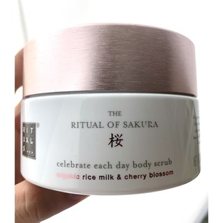 Kem tẩy tế bào chết toàn thân Sakura Body Scrub 200ml