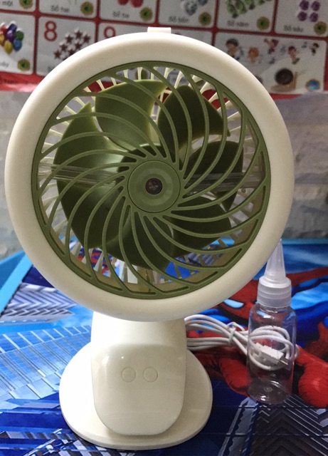 Quạt sạc tích điện phun sương để bàn, kẹp nôi, xe đẩy | BigBuy360 - bigbuy360.vn
