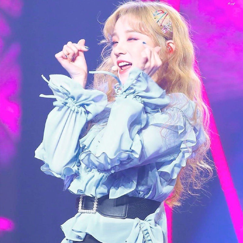 Áo blouse tay bèo Irene RED VELVET