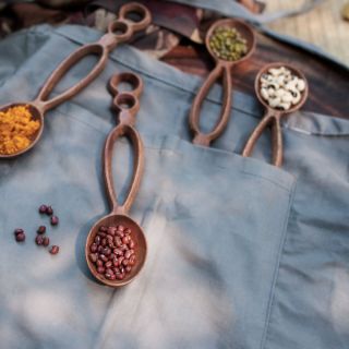 Muỗng gỗ gõ đỏ cách điệu thân rỗng giọt nước hình hồ lô số 8