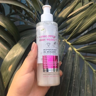 Sữa rửa mặt Bielenda White Carbon Detox sạch, sáng, thải độc da