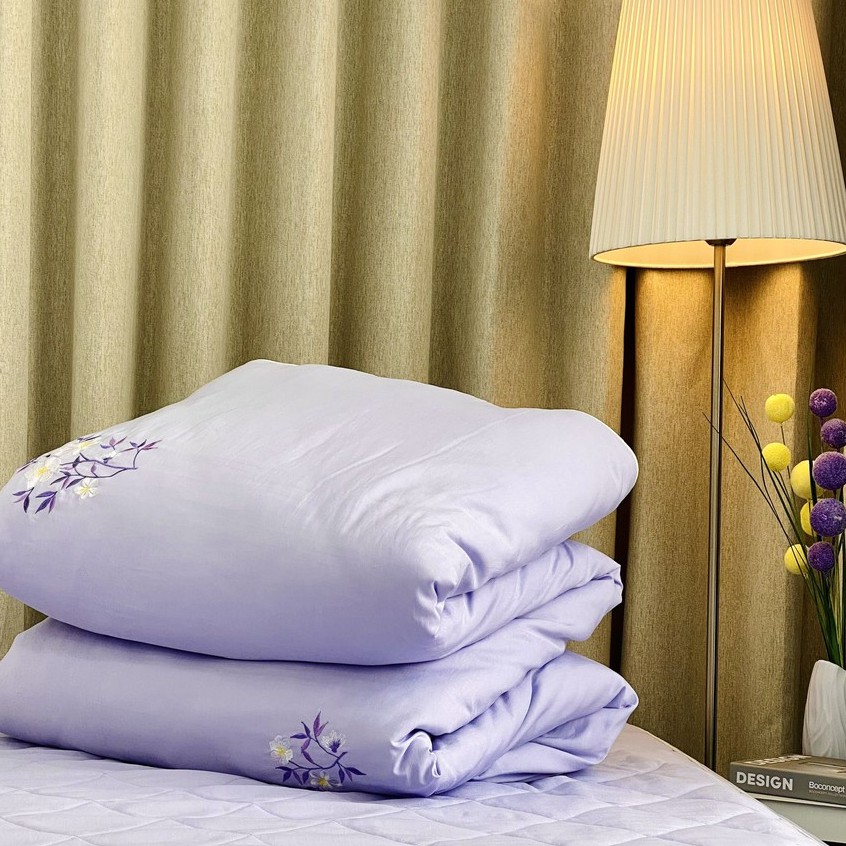 Chăn bốn mùa K-Bedding By Everon Màu Tím KMTS104 MicroTencel Thêu Họa Tiết