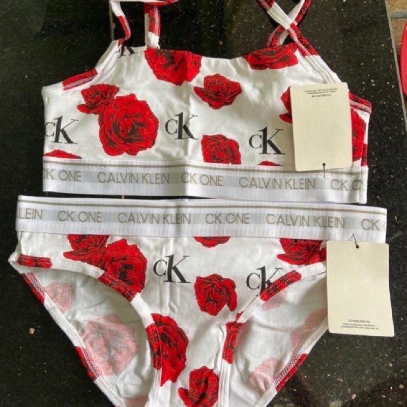 (NGỘ SẴN) Set đồ lót hoa hồng quần tam giác có mút | BigBuy360 - bigbuy360.vn