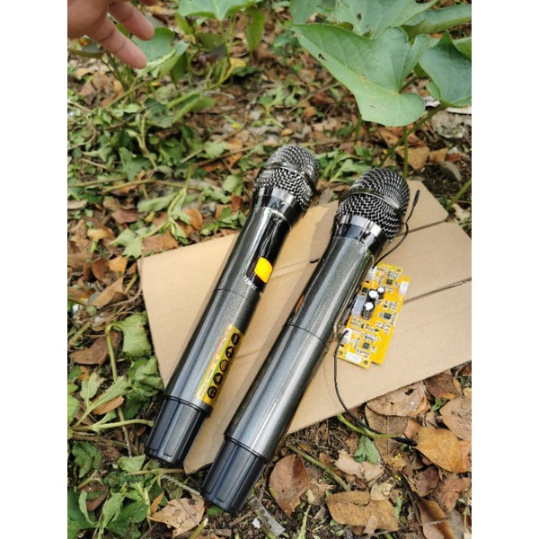 Micro loa kéo Shure UGX888 Sóng UHF Vỏ Nhôm chống hú Cao Cấp Màu Xám Đen