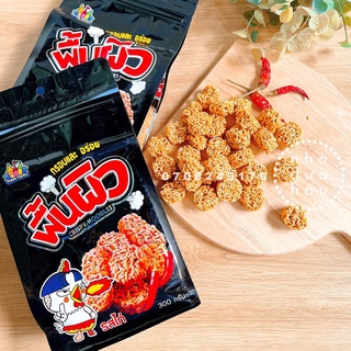 Một gói snack mì viên tẩm vị gà cay Thái Lan gói lớn túi zip 300g