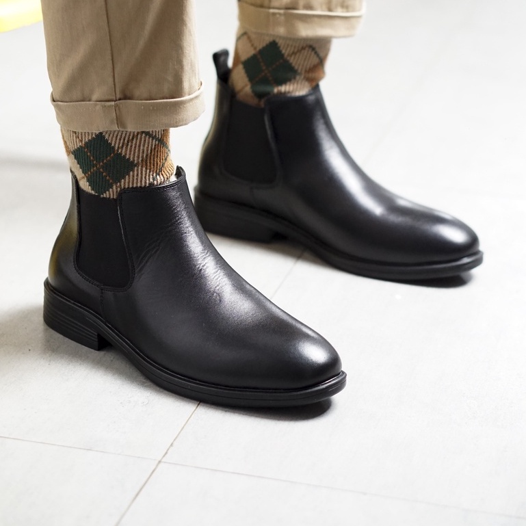 BOOT NAM chelsea cổ lửng có hai màu ,da thật mũi tròn