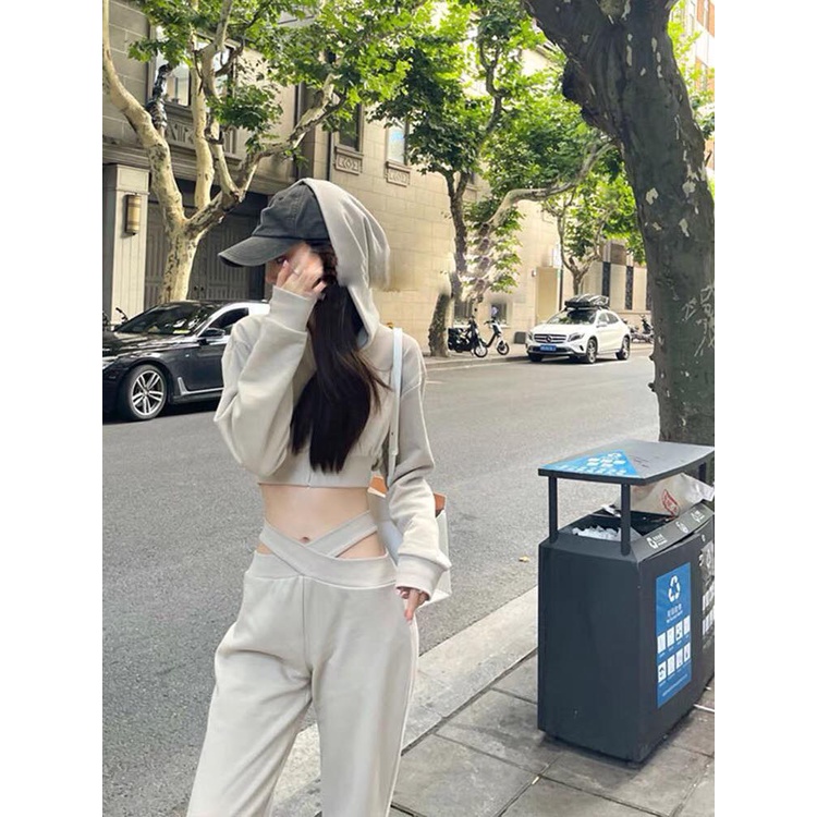 Set bộ đồ thể thao áo khoác tay dài form ngắn croptop dây kéo có nón trùm đầu + quần lưng thun chân ống thẳng chéo eo hở