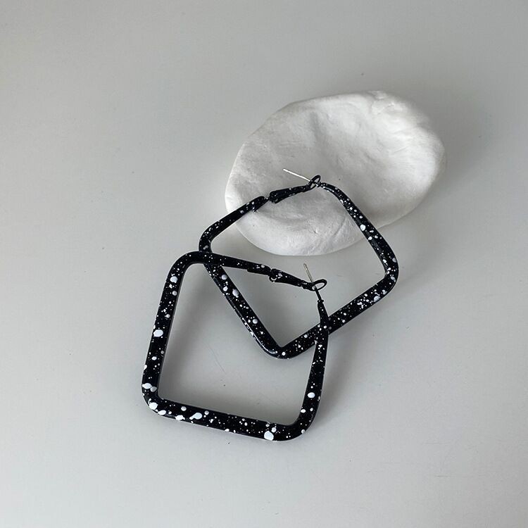 Bông tai nữ bò sữa HOT TREND trắng đen cá tính siêu xinh khuyên tai nhiều kiểu dáng TOBI STORE TB349