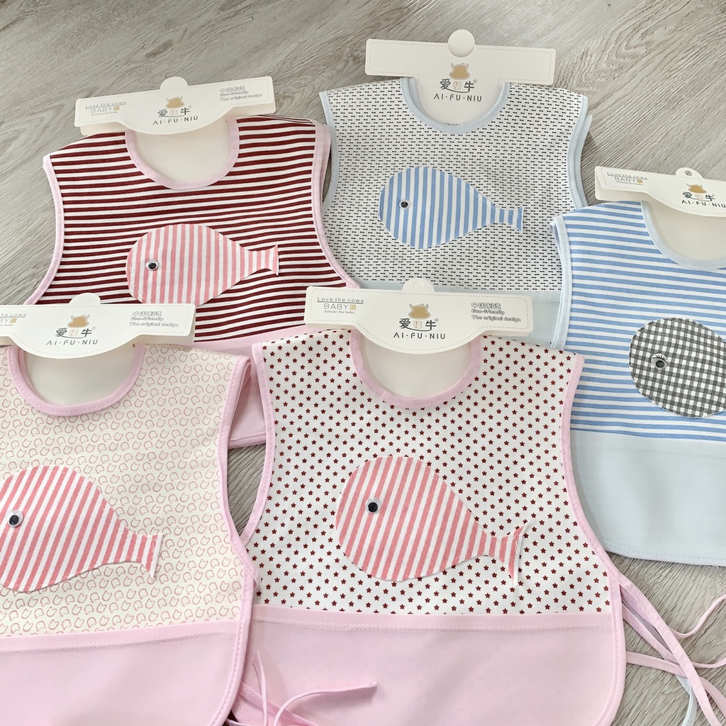 Set 2 yếm máng họa tiết Cá Ai Fu Niu cao cấp, chất cotton chống thấm nước, có máng đựng thức ăn rơi Hanghieuchobe