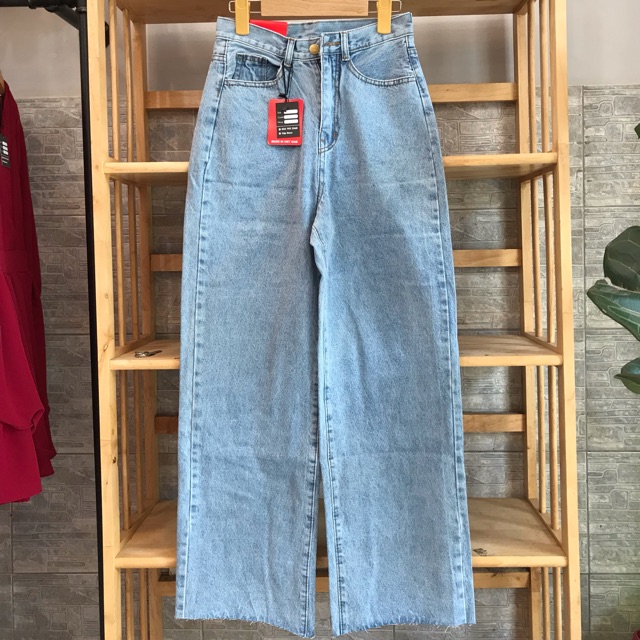 QUẦN JEANS SUÔNG RỘNG CẮT GẤU