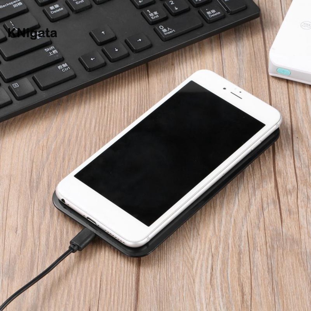 Thiết bị sạc không dây dành cho điện thoại trên xe hơi
