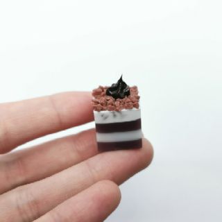 Charm bánh socola vụn oreo