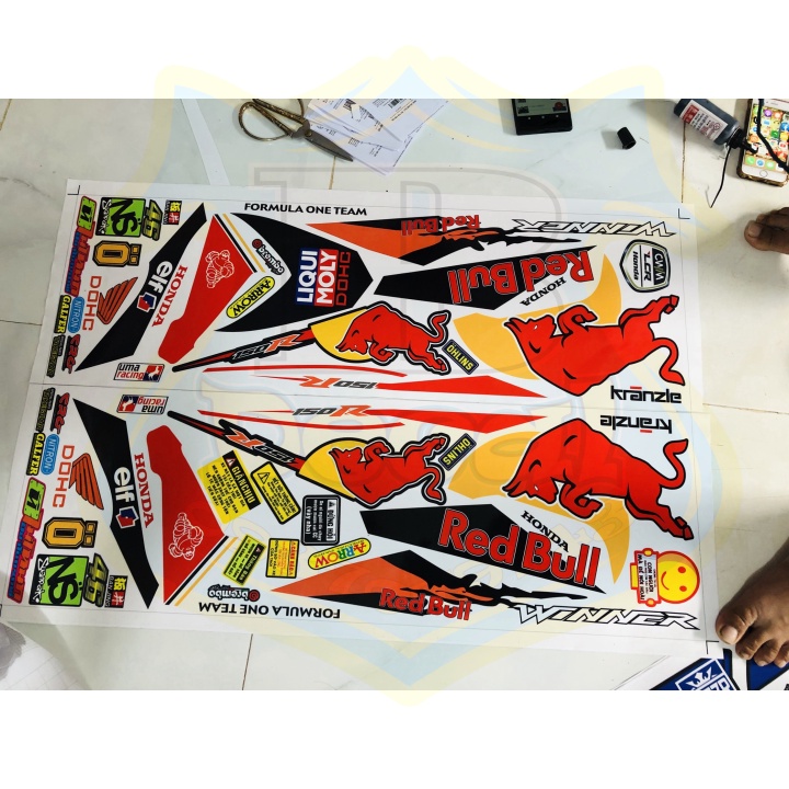 ( Quí khách vui lòng mang ra tiệm cho thợ dán ) Tem winner redbull trắng