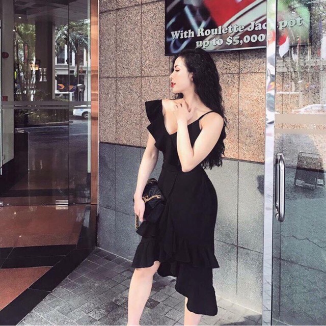 Đầm lệch vai bèo