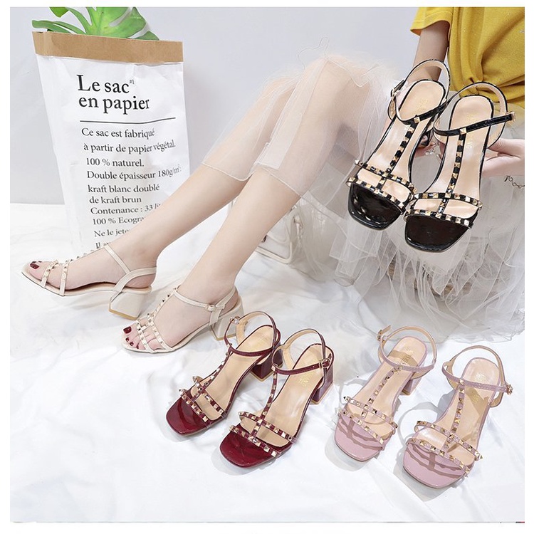 Giày gót vuông nạm đinh sang trọng xinh xắn cho nữ