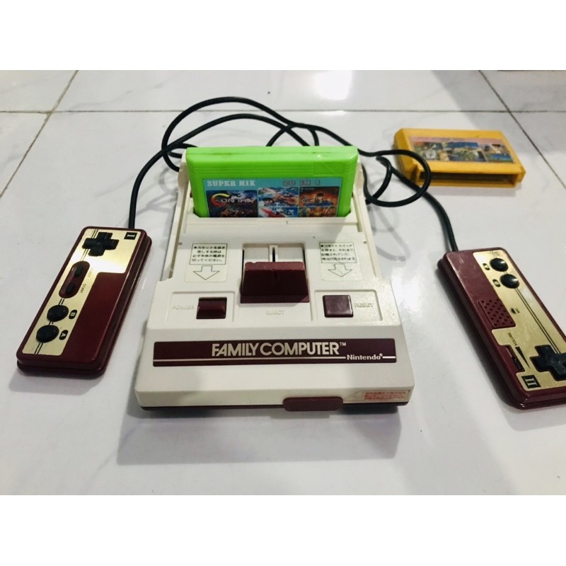 Máy điện tử 4 nút Famicom 1983 xưa