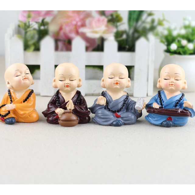 Bộ 4 tượng chú tiểu tụng kinh thư giãn