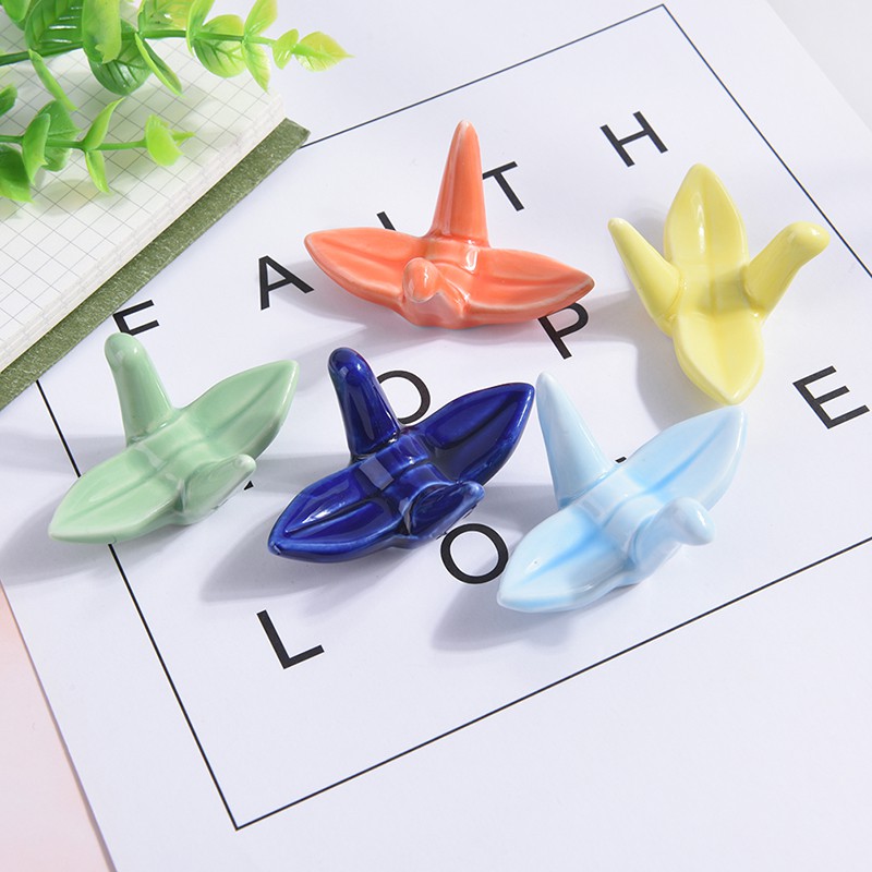 Dụng cụ gác đũa bằng gốm họa tiết hồng hạc origami sáng tạo