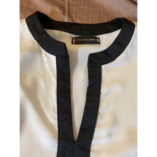 (p a s s) Áo sơ mi trắng viền đen Lynmuse size M