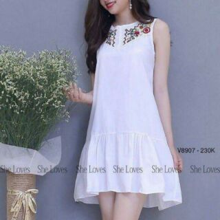 Đầm voan trắng thêu hoa