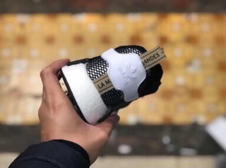 Giày sneaker NMD đen gót trắng