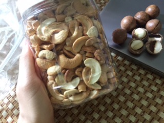 Hạt điều vỡ sạch vỏ rang muối Bình Phước (hộp 500gr)
