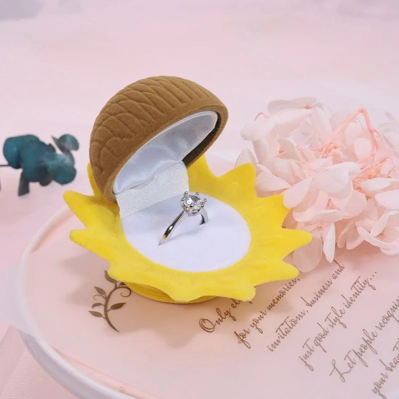 Hộp Đựng Nhẫn Hình Hoa Hướng Dương Màu Vàng