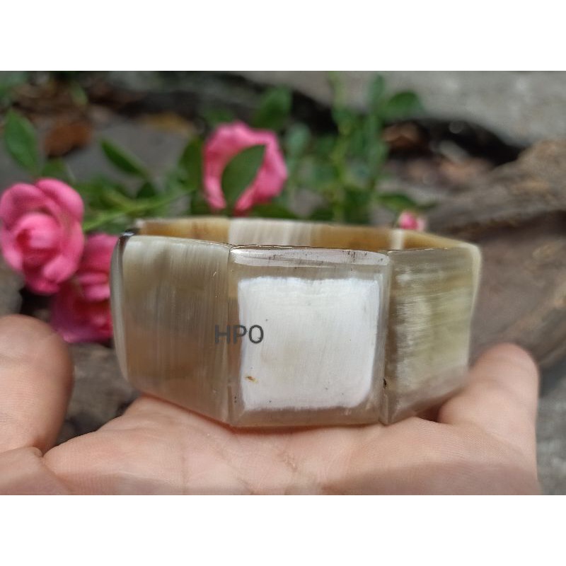 Vòng tay thời trang nữ làm bằng sừng trâu tự nhiên sơn mài hàng thiết kế xuất đi châu Âu