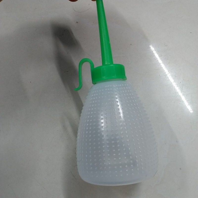 Vịt dầu ( bình tra dầu máy)