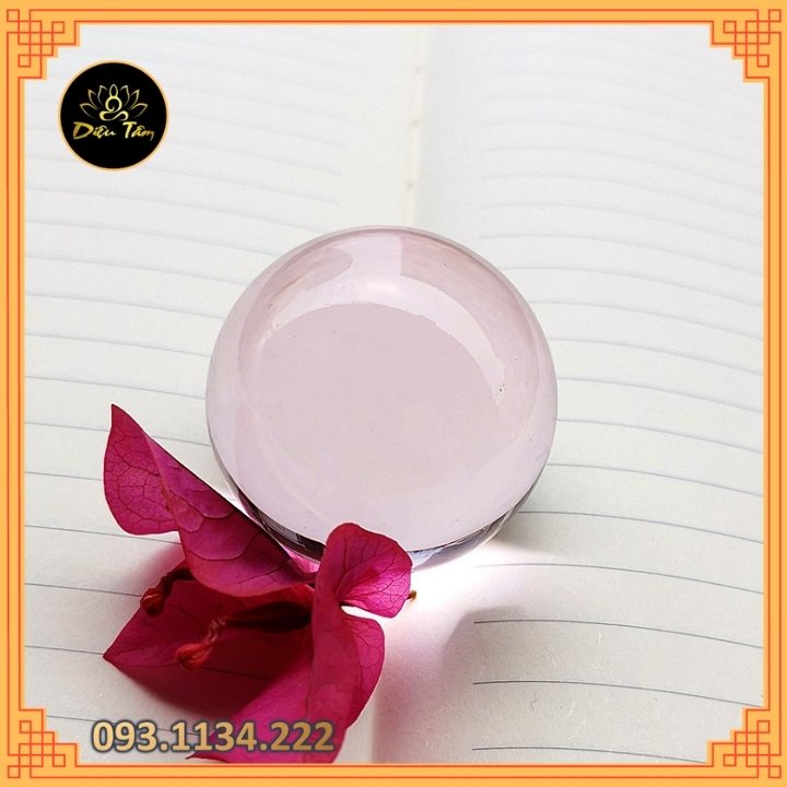 Quả cầu phong thủy pha lê màu trắng size 8cm, 10cm hợp mệnh Thủy, mệnh Kim đồ phong thủy trang trí